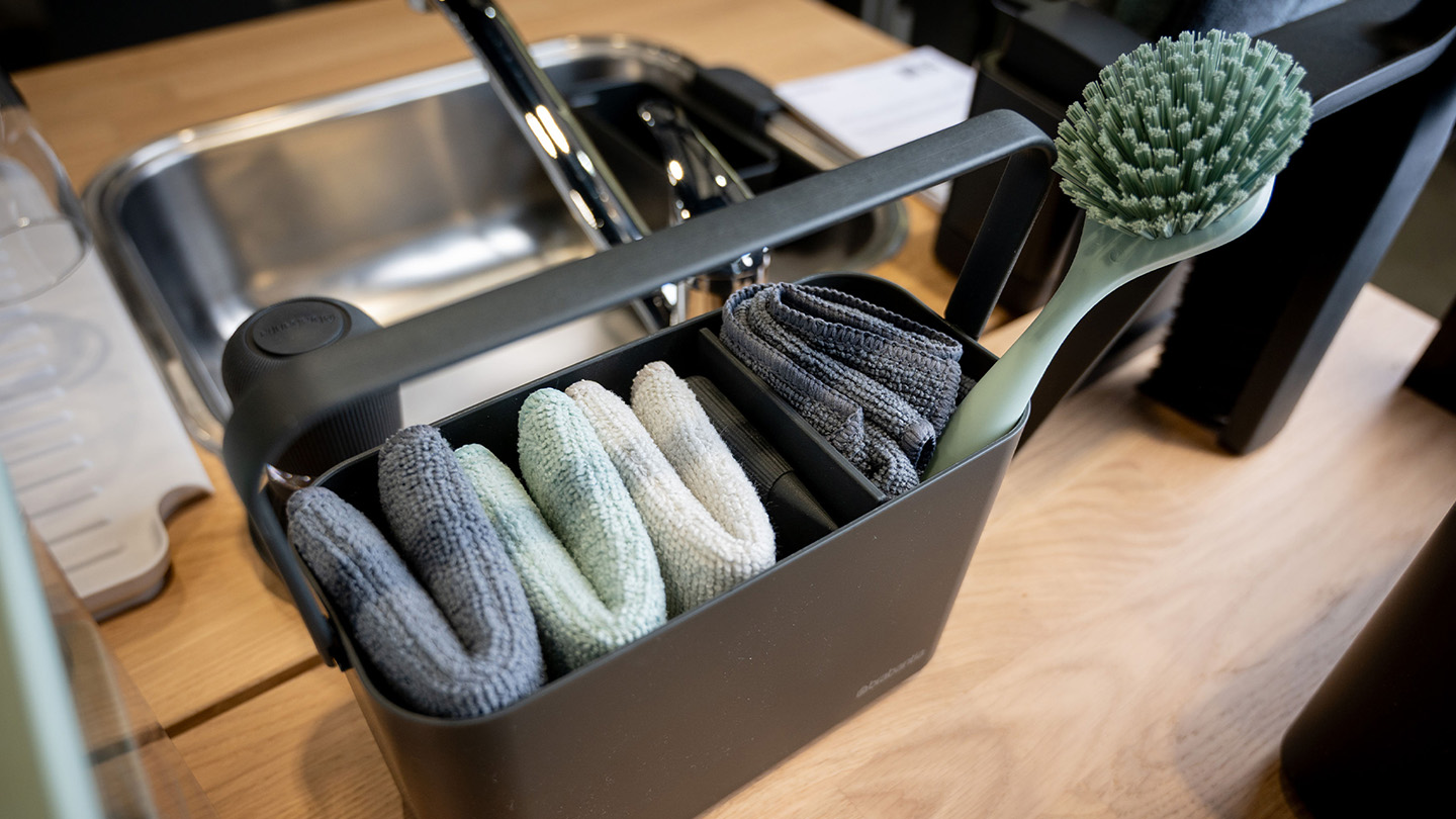 clean & contain