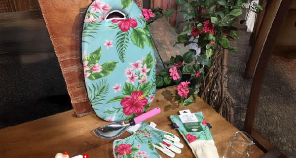 Garden Works Palm Gardening Gift Set by Star Kitchen & Home popcorn